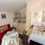 Slaven Apartman *